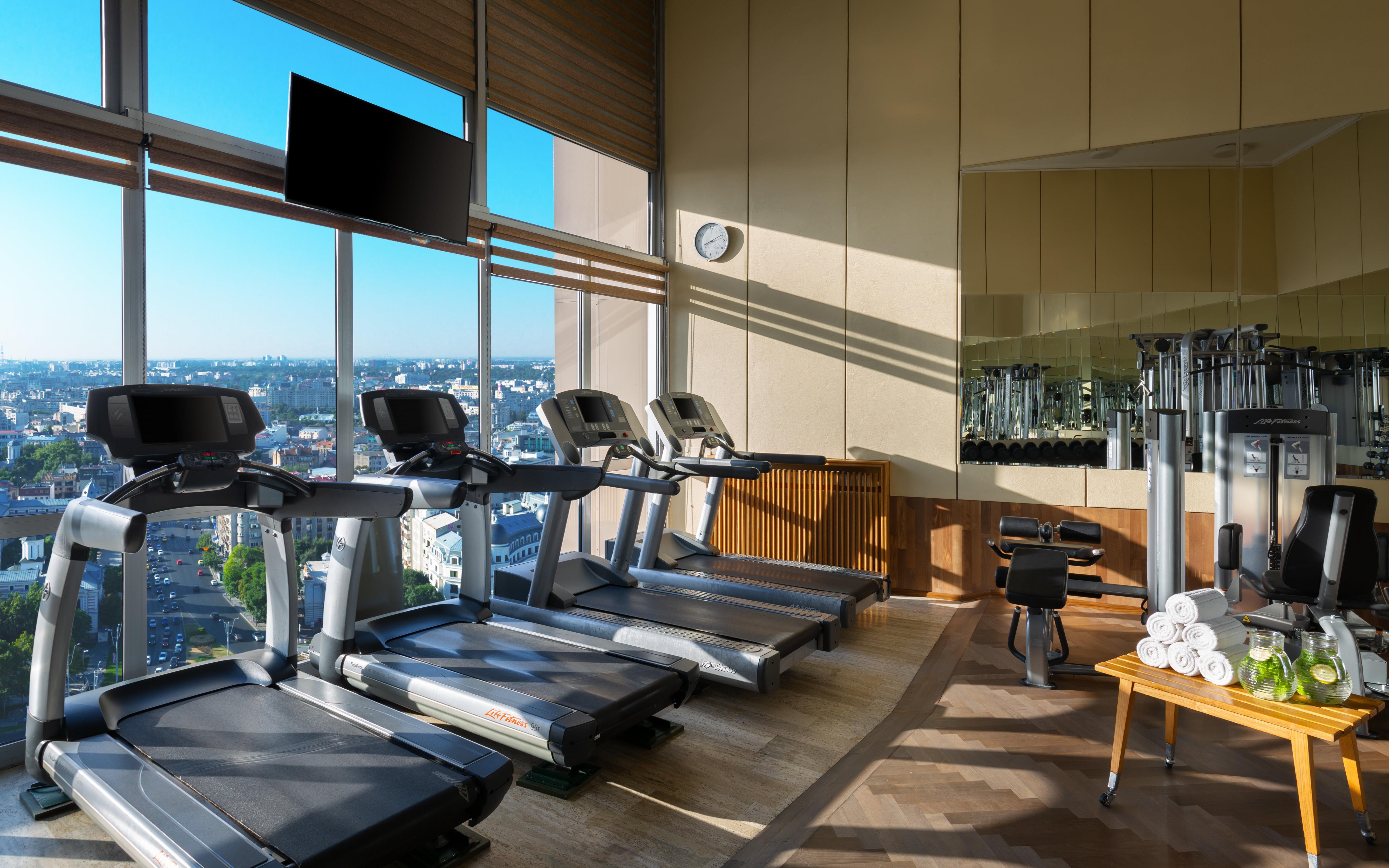 Grand Hotel 부쿠레슈티 외부 사진 The gym at The Standard, Hollywood