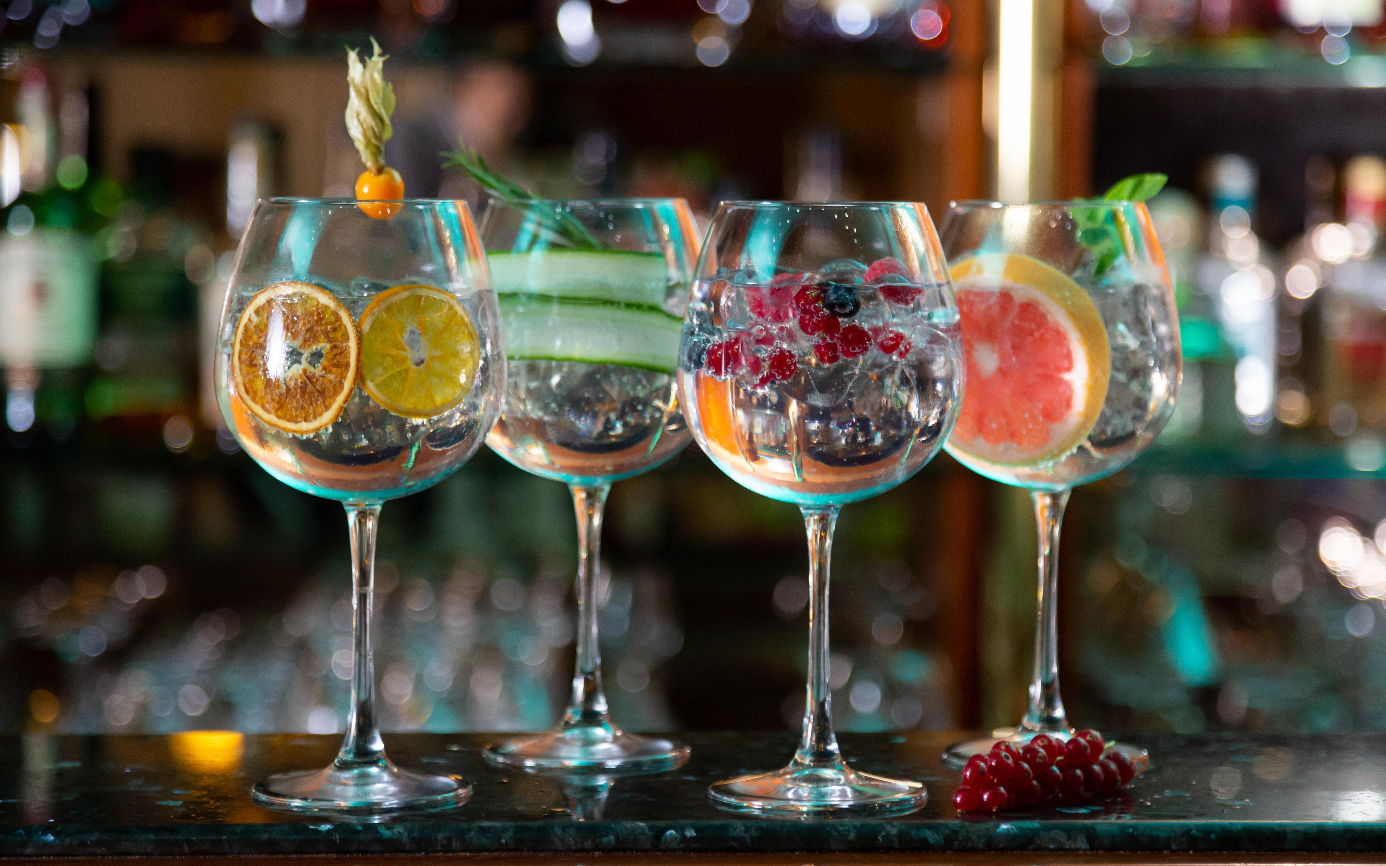 Grand Hotel 부쿠레슈티 외부 사진 Gin and tonic