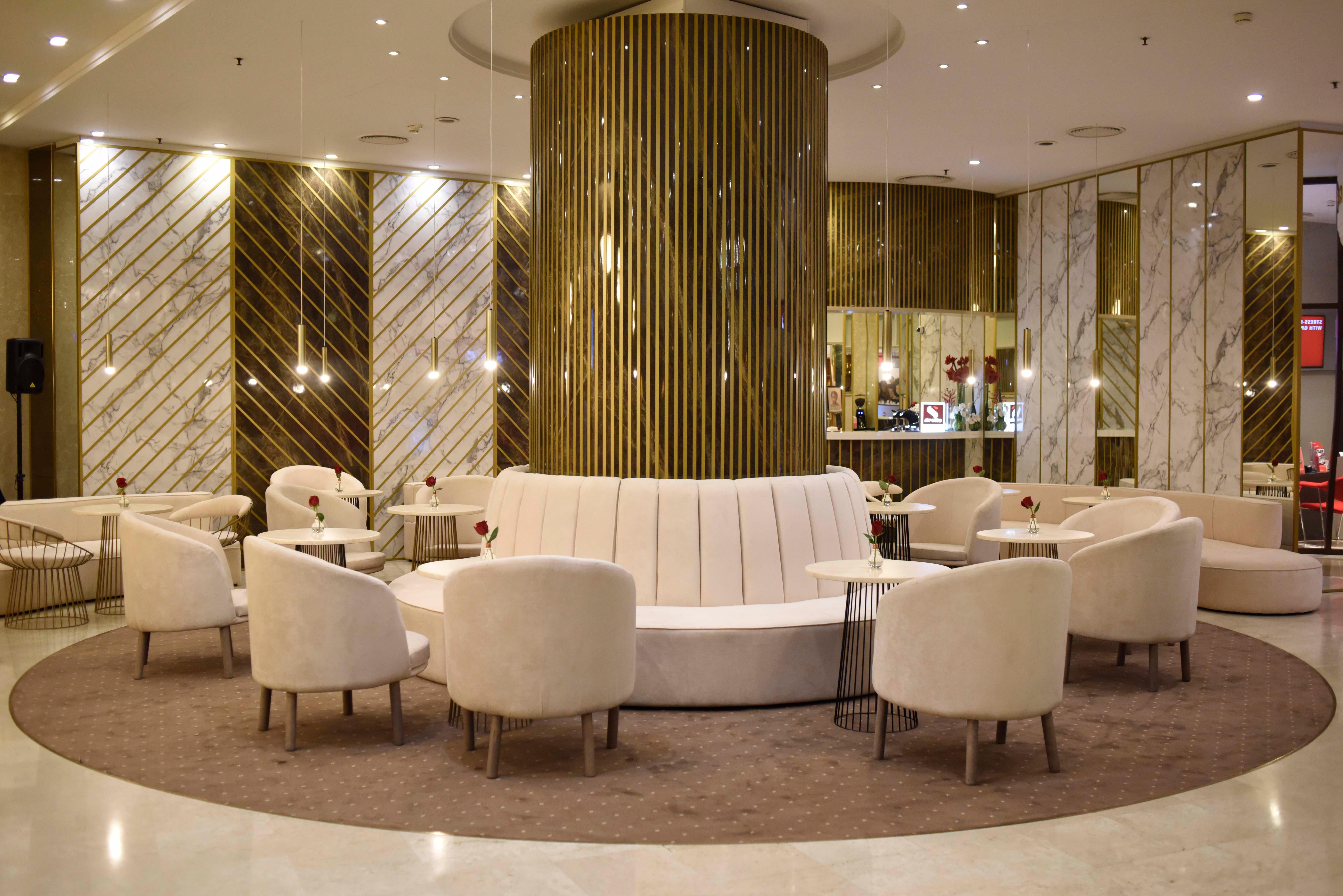 Grand Hotel 부쿠레슈티 외부 사진 The lobby of the hotel