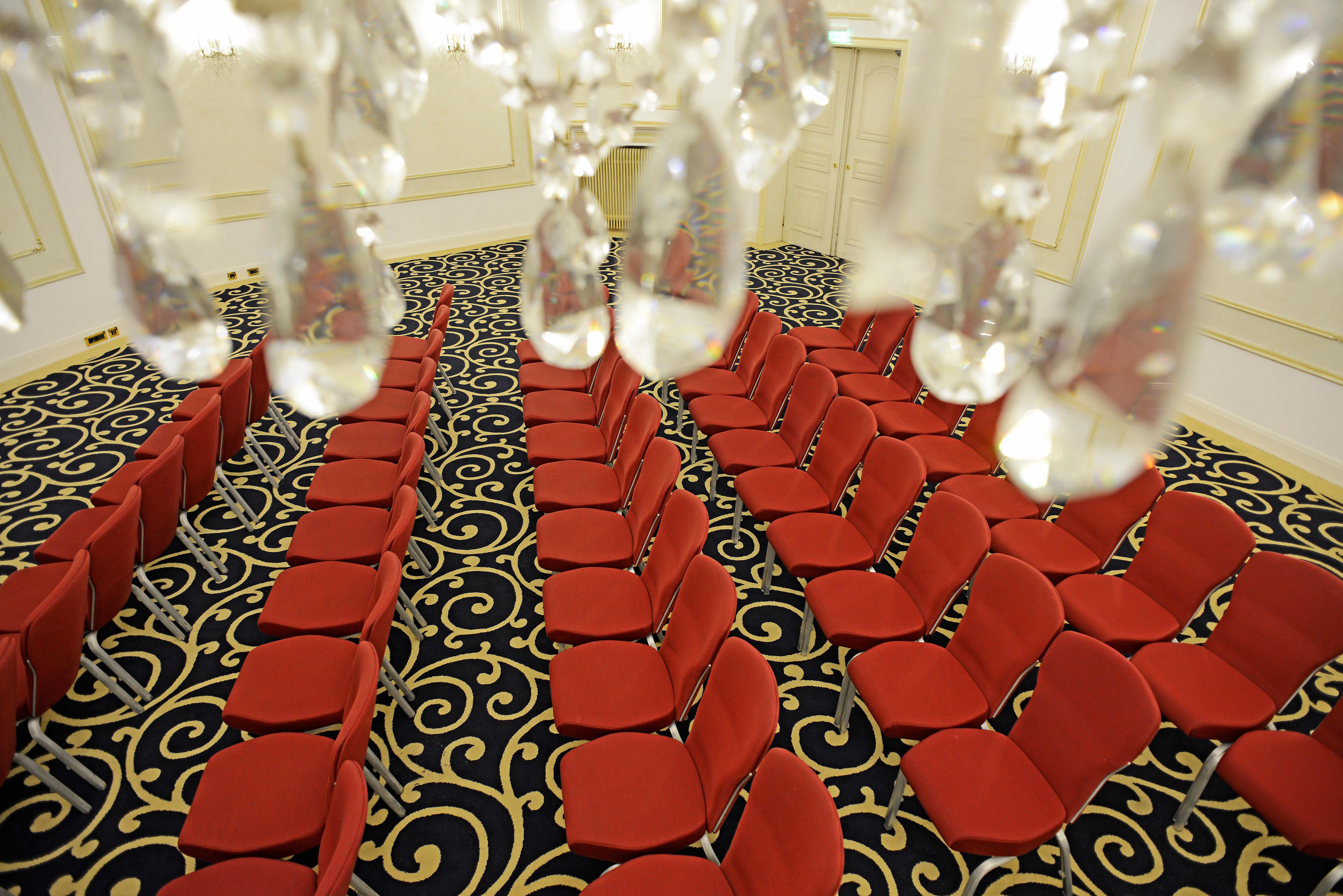 Grand Hotel 부쿠레슈티 외부 사진 The interior of the theatre
