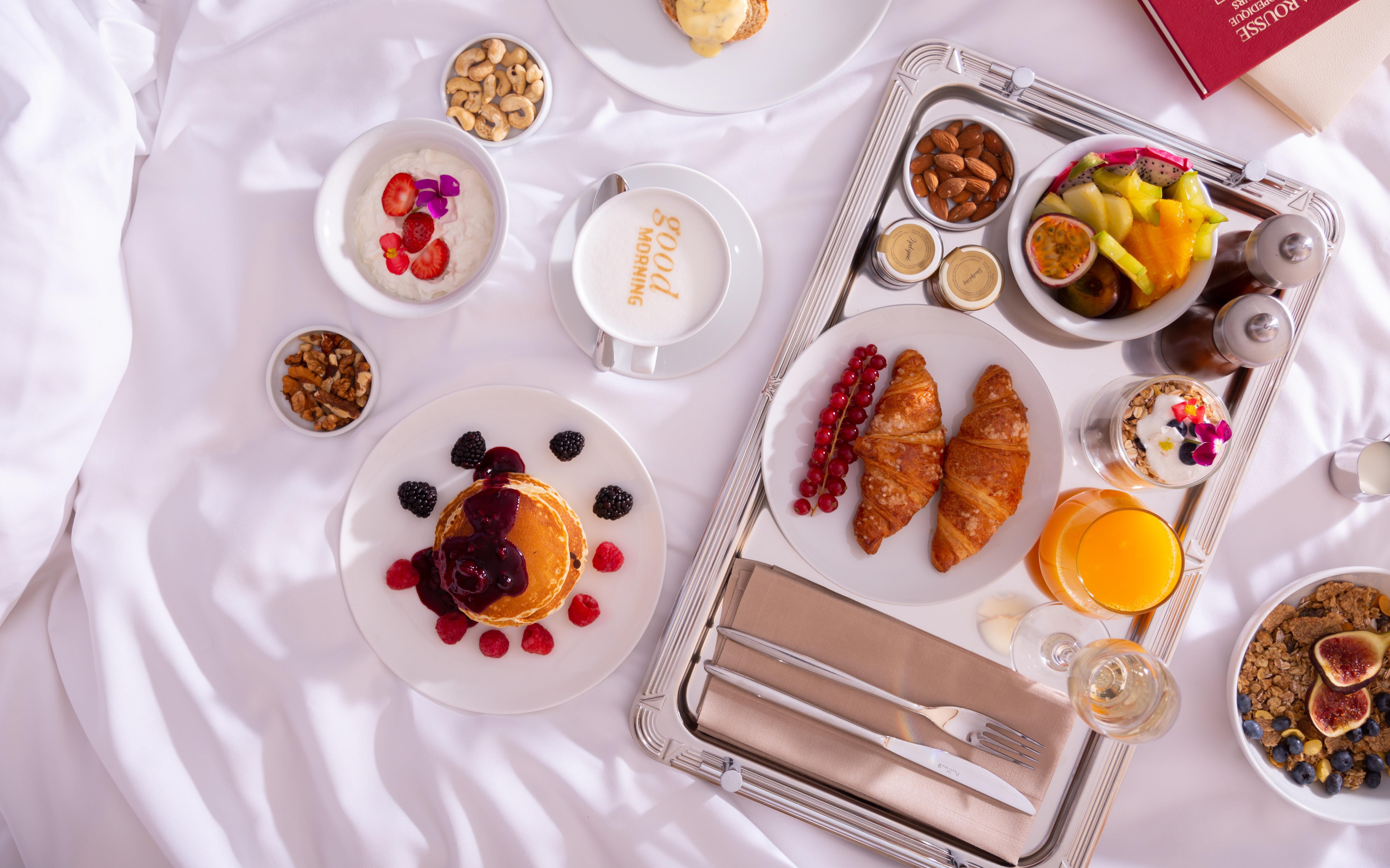 Grand Hotel 부쿠레슈티 외부 사진 Emirates First Class in-flight breakfast