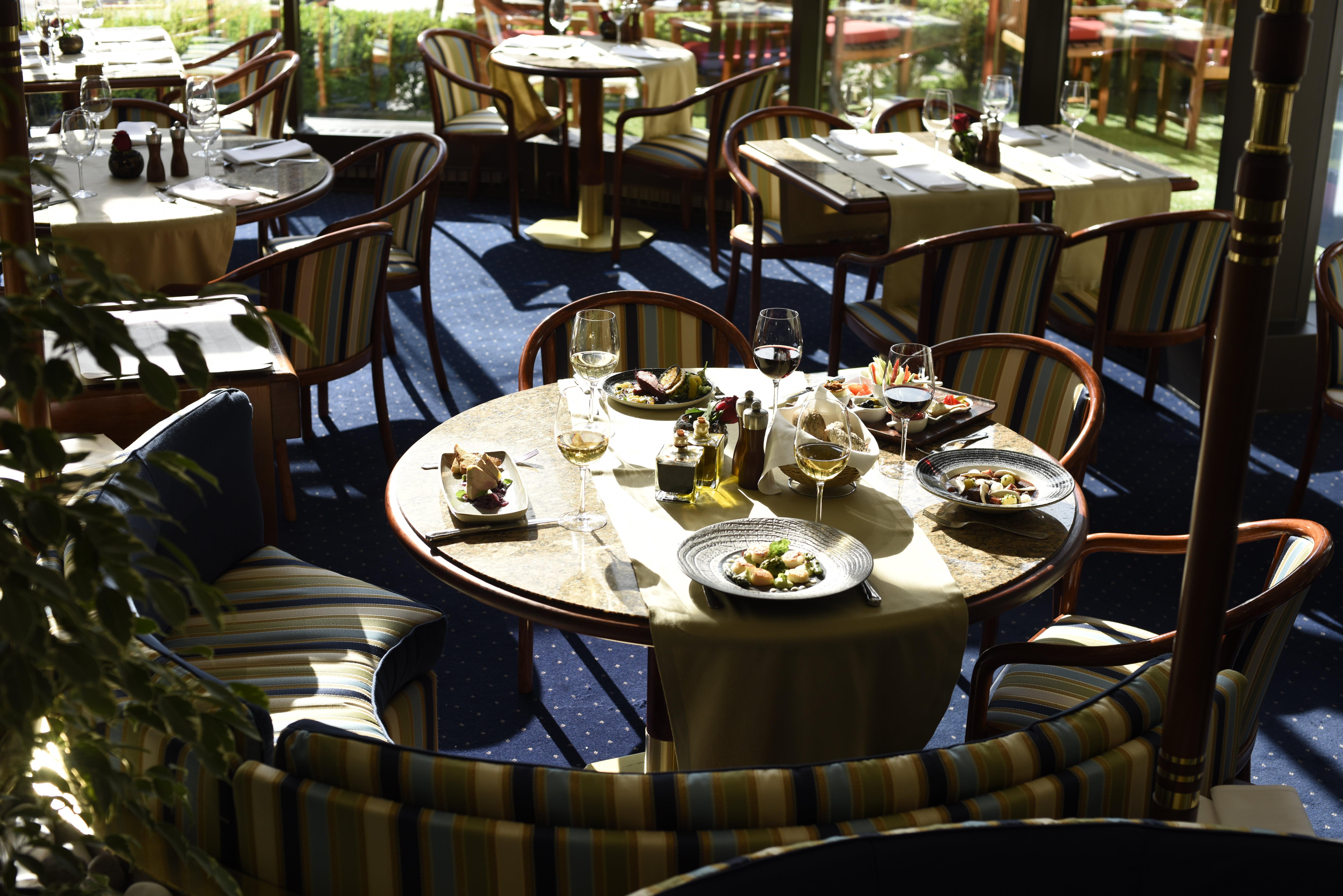 Grand Hotel 부쿠레슈티 외부 사진 The restaurant