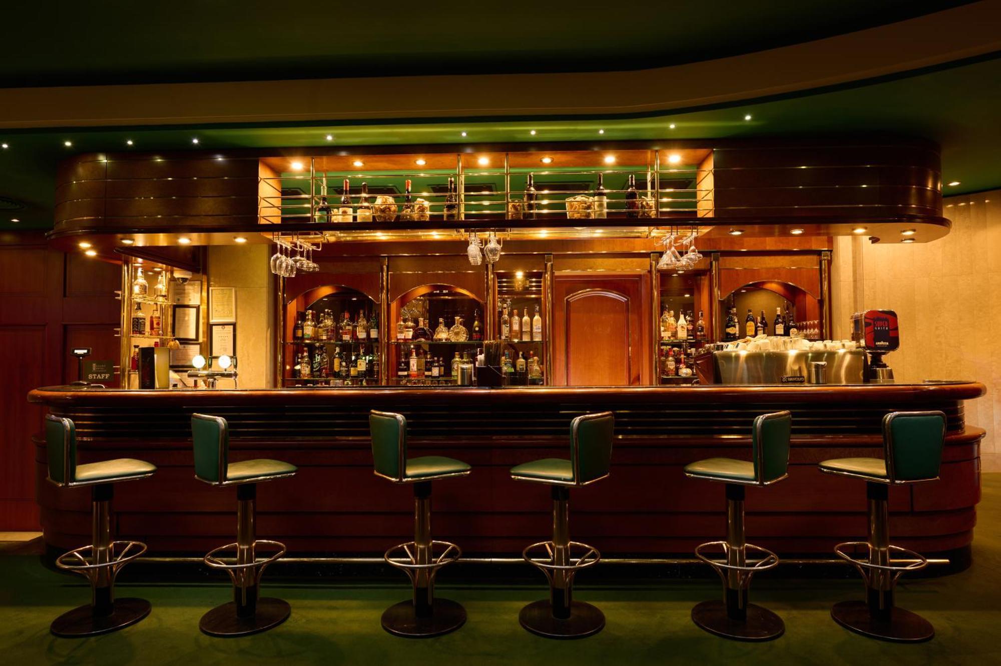 Grand Hotel 부쿠레슈티 외부 사진 The bar at the 1930s-themed bar, The Green Room