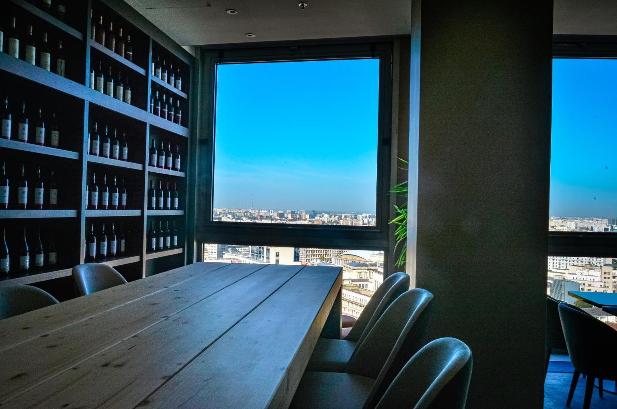 Grand Hotel 부쿠레슈티 외부 사진 The Sky Bar